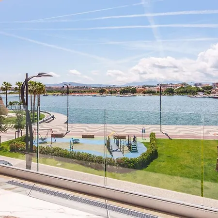 Welcomely - Seamphony Apartment *