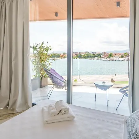 Welcomely - Seamphony Apartment *