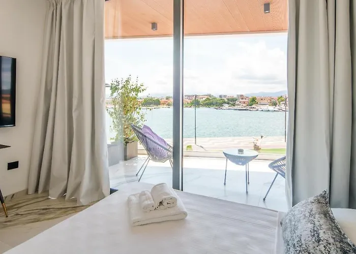 Welcomely - Seamphony Apartment *