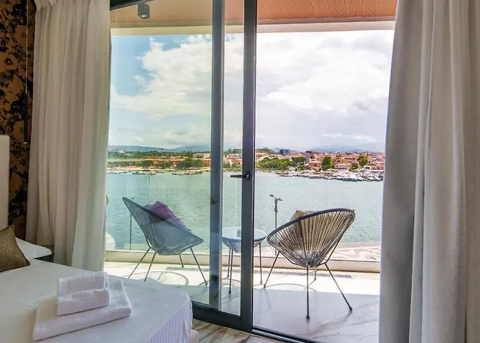 Welcomely - Seamphony Apartment *